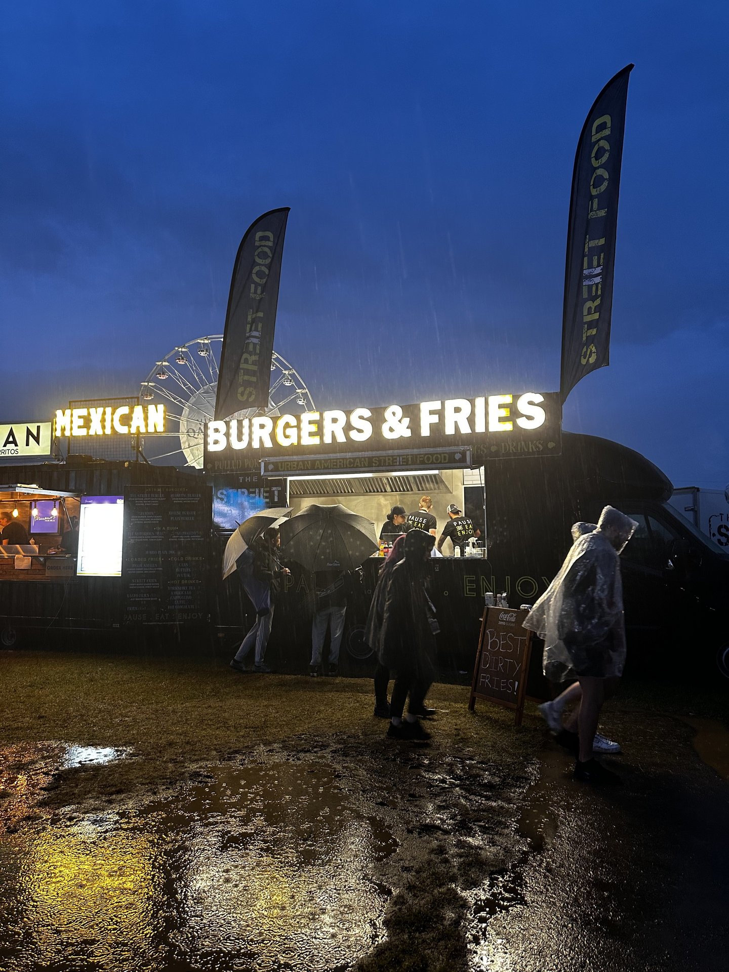 Junior at night - The Street Diner
